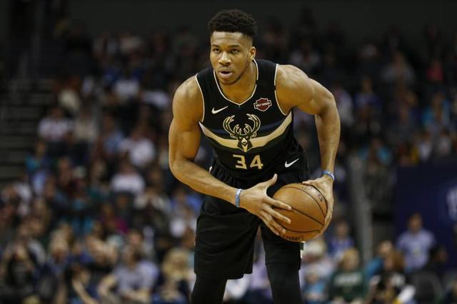 8个篮板和 8个篮板和