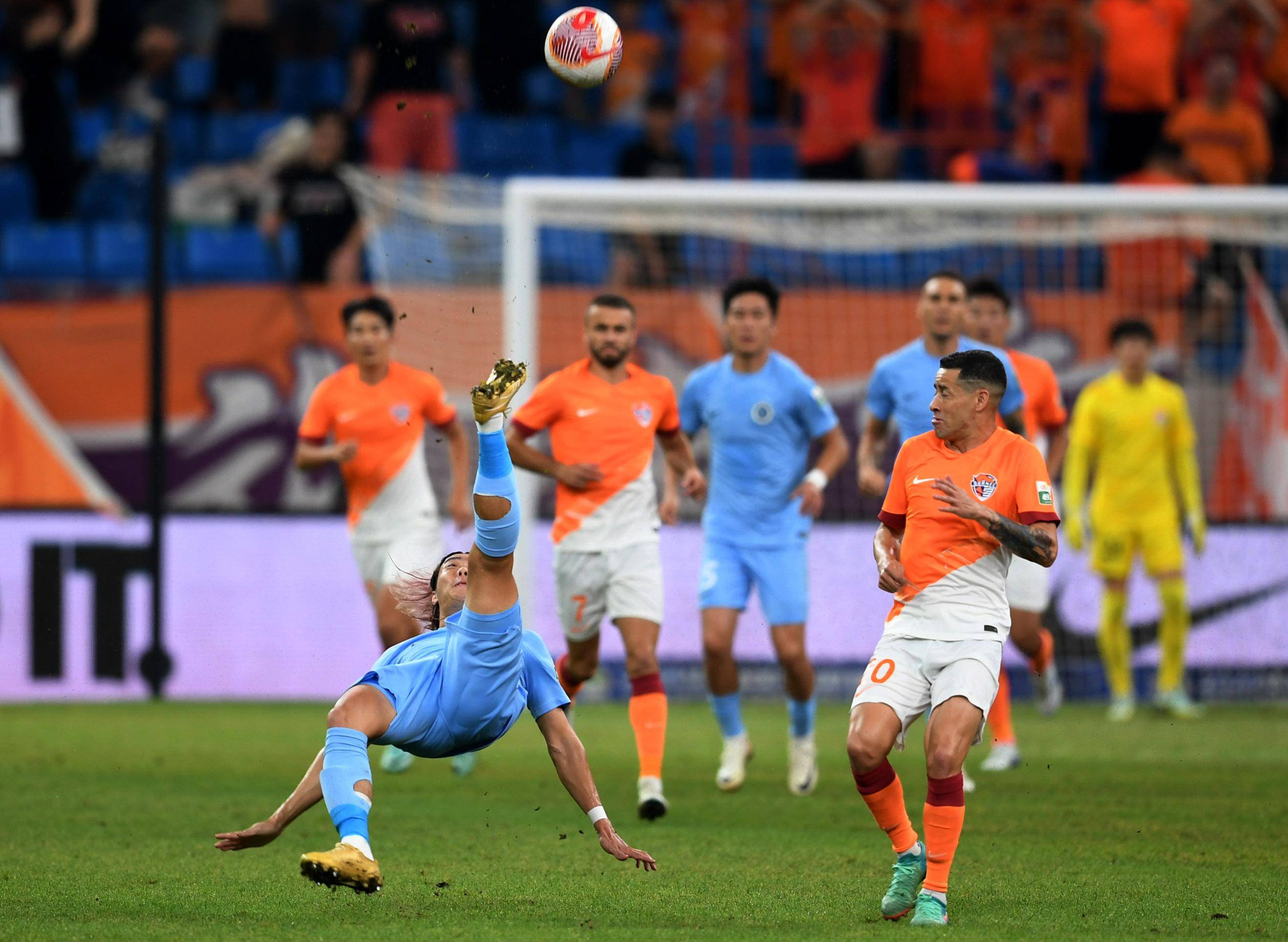 替補席上的 替補席上的